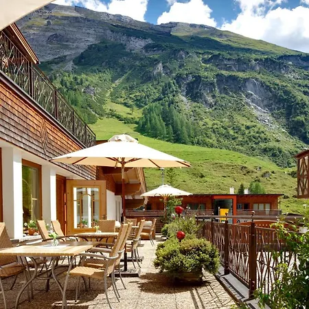 Hotel Berghof Crystal Spa & Sports-2